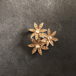 Gold flower brooch